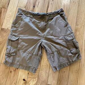 Airwalk Men's Khaki Cargo Shorts Size 36